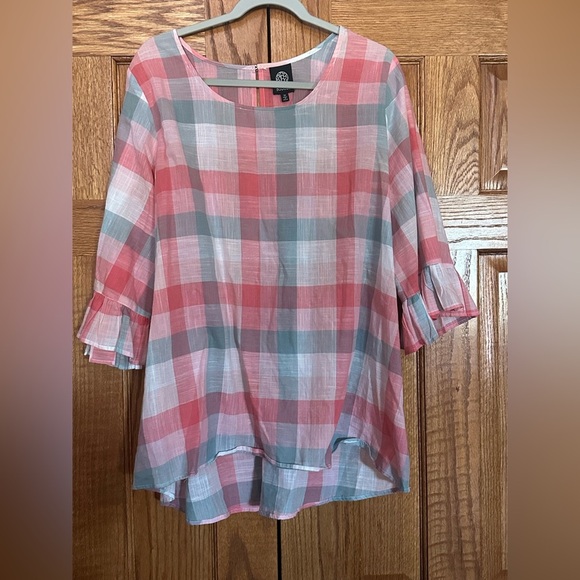 bobeau Tops - Bobeau Pink Gray White Plaid Lightweight Ruffle Sleeve Blouse